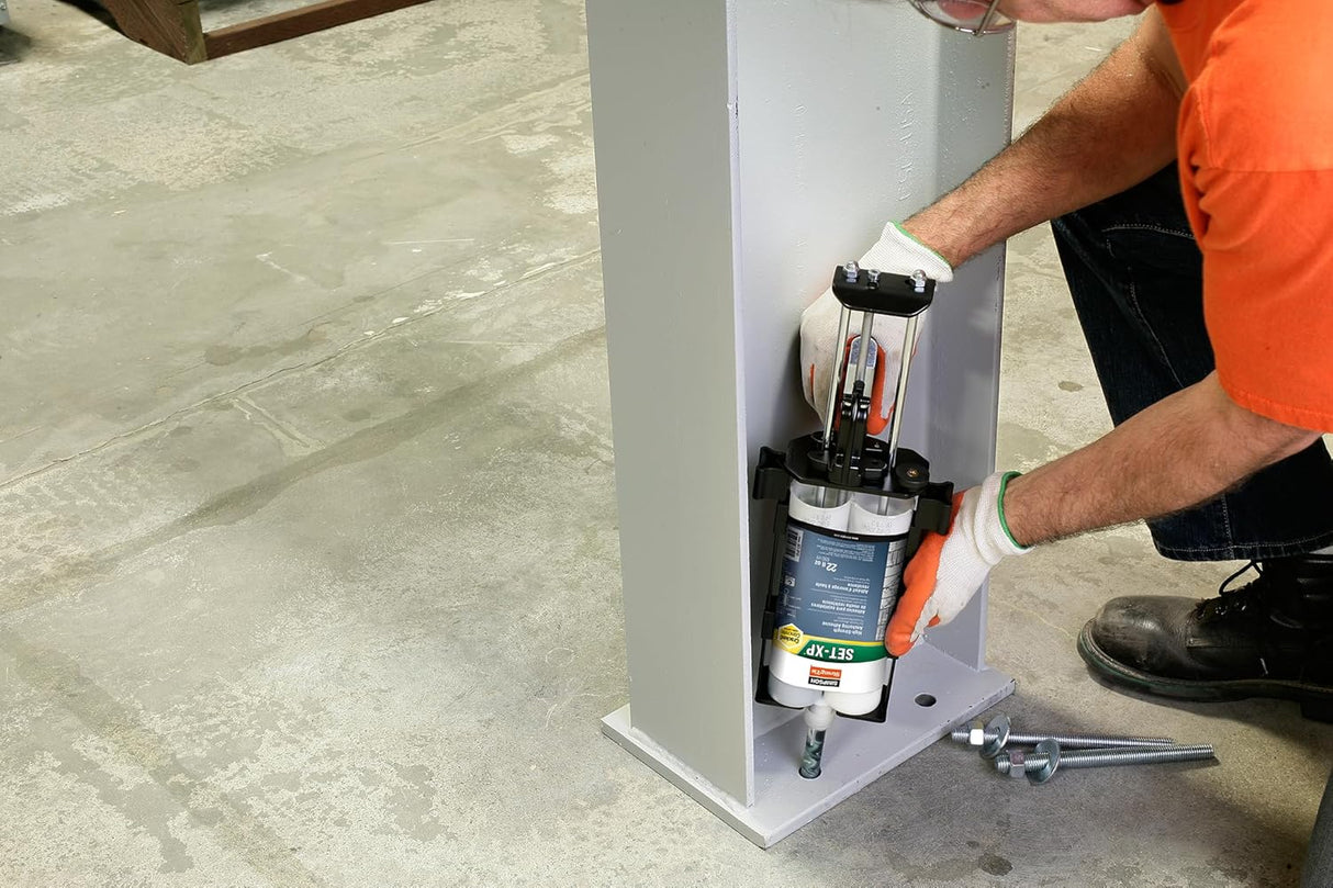 OUTILS DE DISTRIBUTION D'ADHESIVE 650 ML. STRONG TIE EDT22S