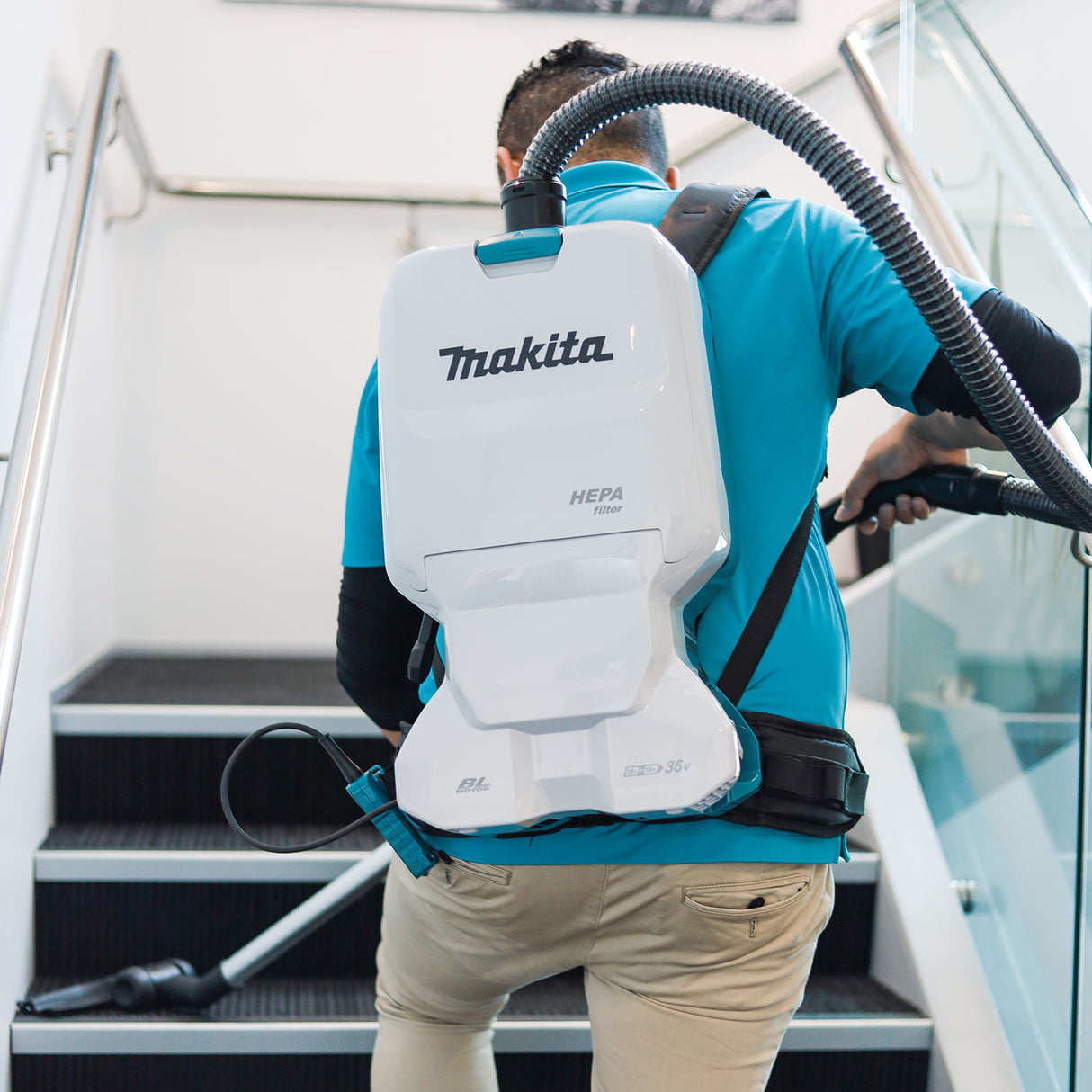 ENSEMBLE ASPIRATEUR DORSAL 36V. 6L. (2 X 5AH.) MAKITA DVC660PT2