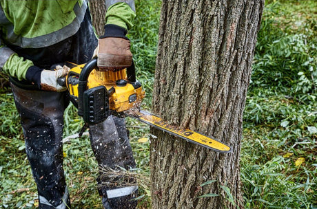Scies à chaine DeWalt pour la coupe de bois