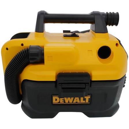 Aspirateur eau et poussière sans fil DeWalt DCV580H vu de face, tuyau flexible noir raccordé sur le côté gauche