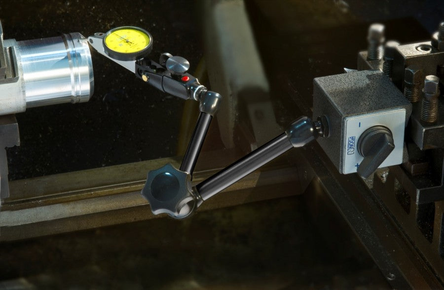 Magnetic base holder with central locking mechanism and dial indicator arm for precise three-dimensional positioning and measurement
