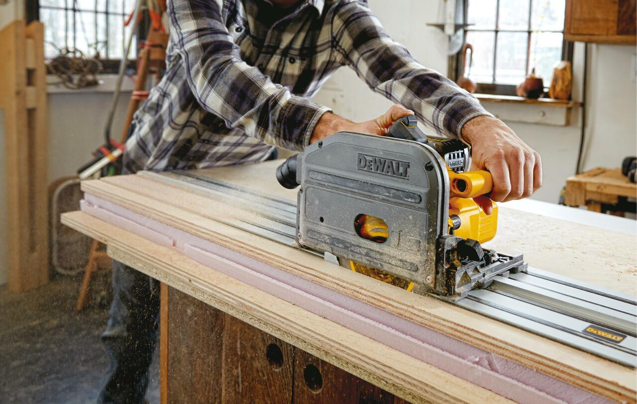 Dewalt 6 1/2 inch 60V MAX FLEXVOLT track saw with plunge mechanism cutting hardwood up to 2 1/8 inch thick